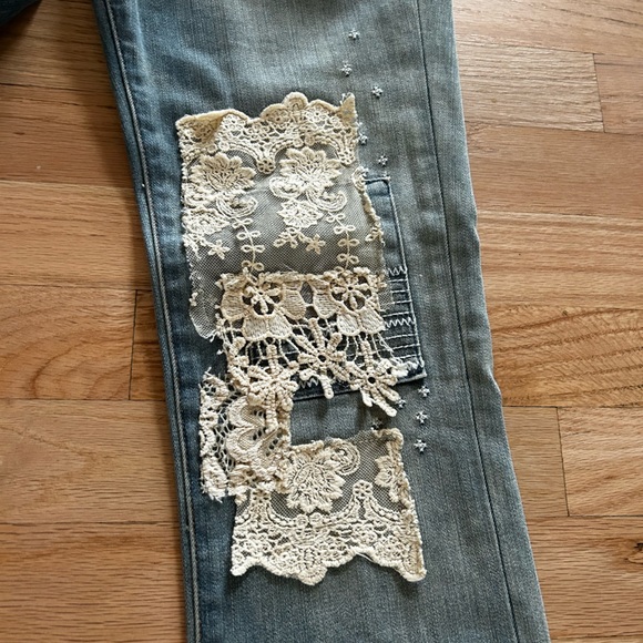 Worn once!Like new!Sundance jeans,Magnolia fit w/lace & stitching details, Sz 27 - Picture 13 of 16